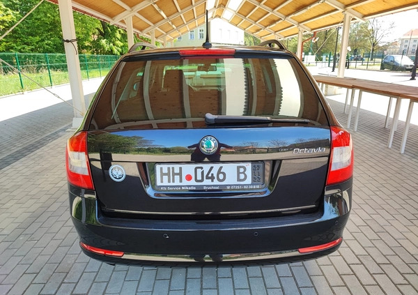 Skoda Octavia cena 24800 przebieg: 210000, rok produkcji 2011 z Mieszkowice małe 301